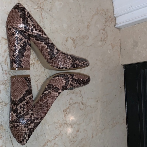 Nine West Limoscene Snakeskin block heel size 7.5 - Picture 5 of 8